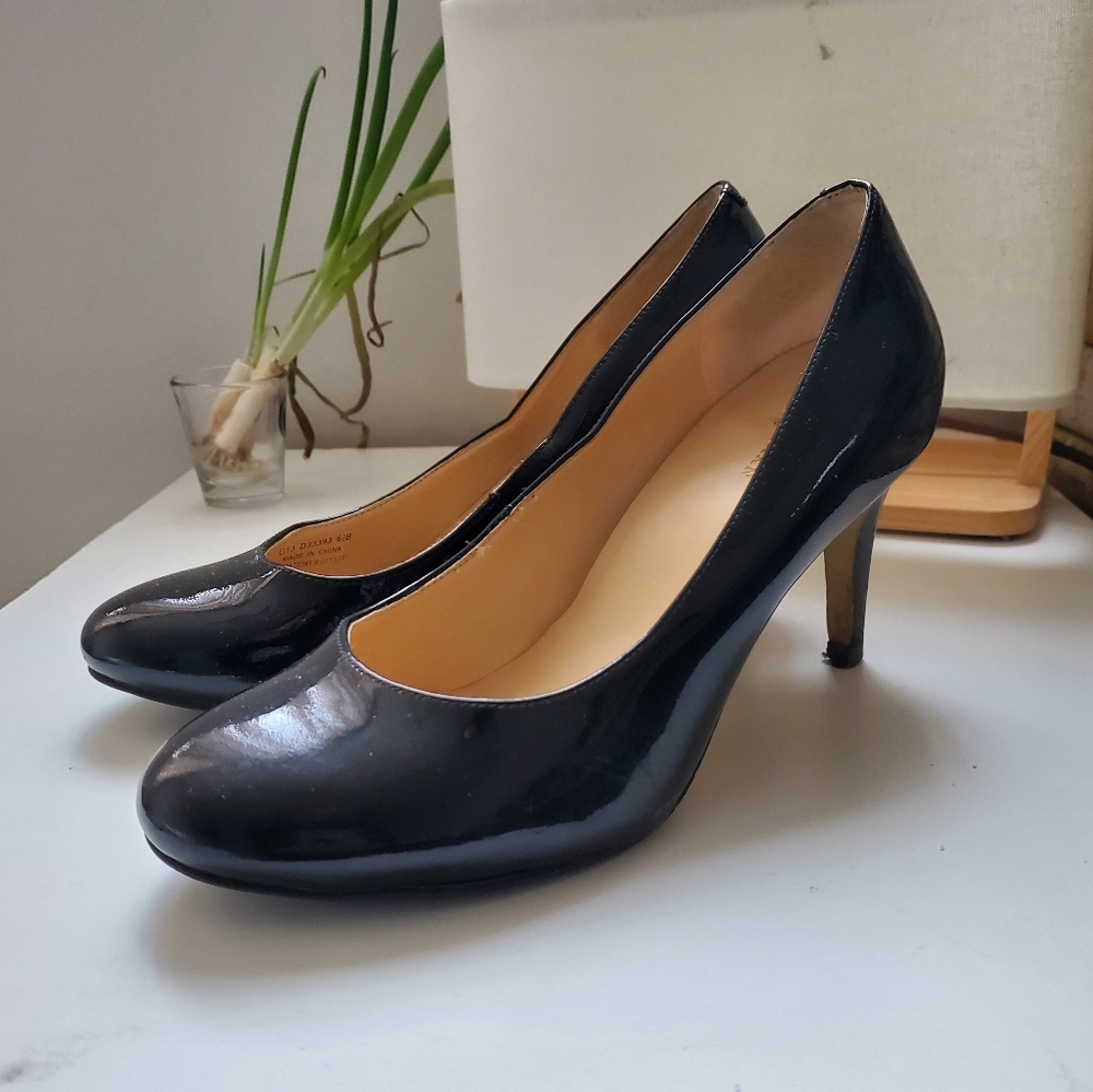 Cole Hann Chelsea Rounded Toe Pumps w/Nike Air